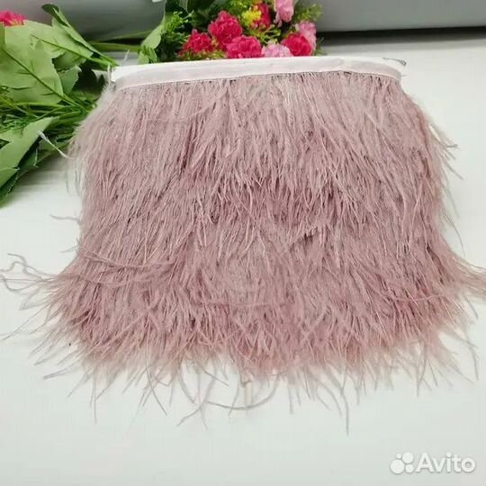 Перья страуса на ленте