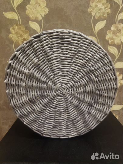 Корзина плетеная из бумажной лозы