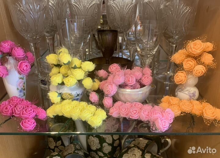 Розы из фоамирана, украшенные фатином. 2-2,5 см