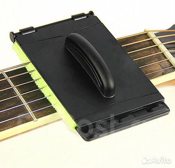 Приспособление для чистки струн