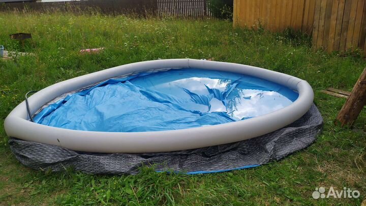 Надувной бассейн