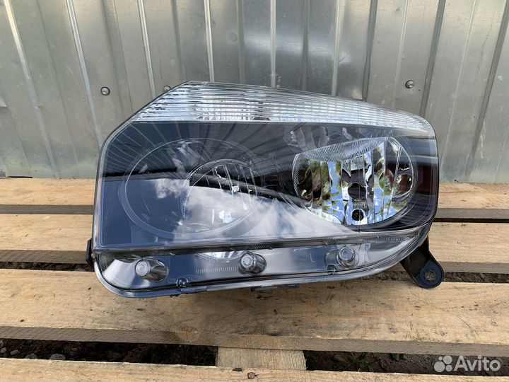 Фара передняя левая Рено Дастер черный отражатель