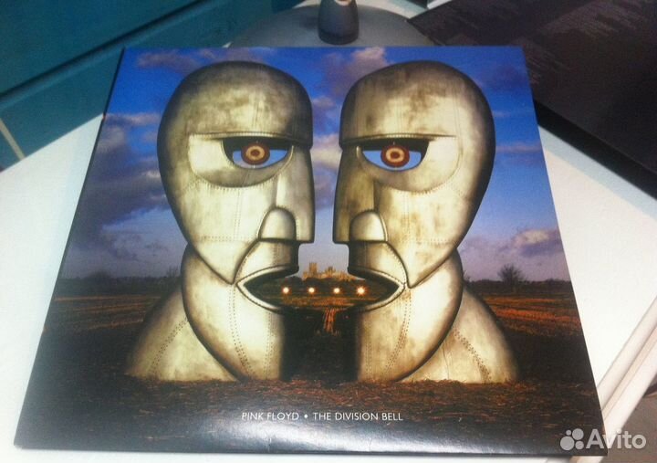 Pink Floyd – The Division Bell (1994, Blue LP)