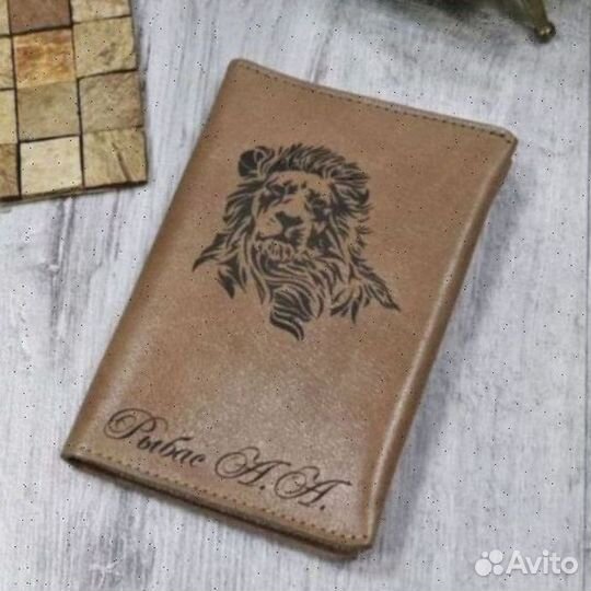 Обложка на паспорт из кожи с отсеками под карты