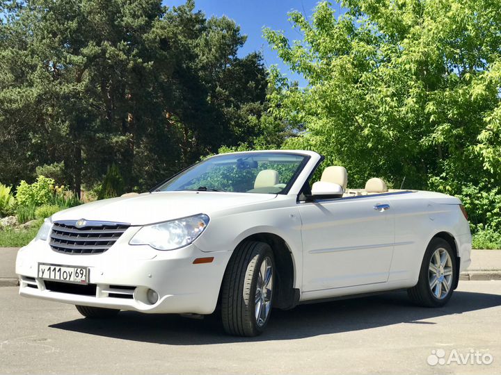 Белоснежный кабриолет Крайслер с водителем