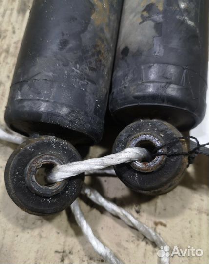 Стойки задние jeep cherokee kj 2003 год