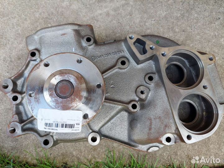 Водяная помпа Mercedes