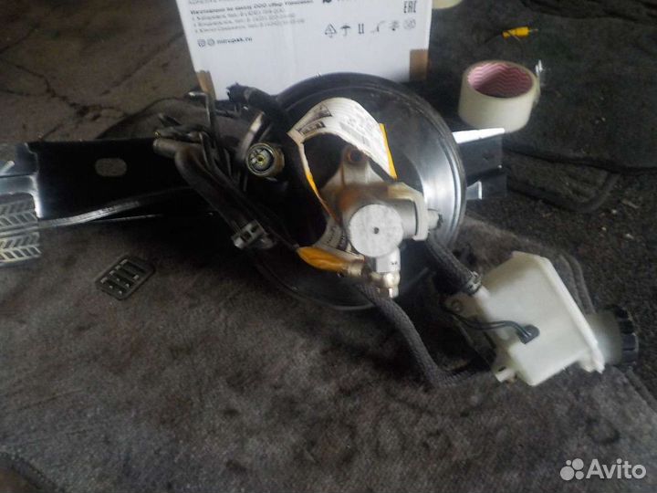 Главный тормозной в зборе с вакуумным и педалью