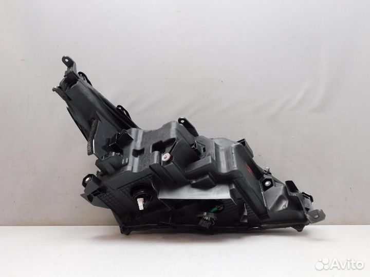 Фара левая Lexus LX570