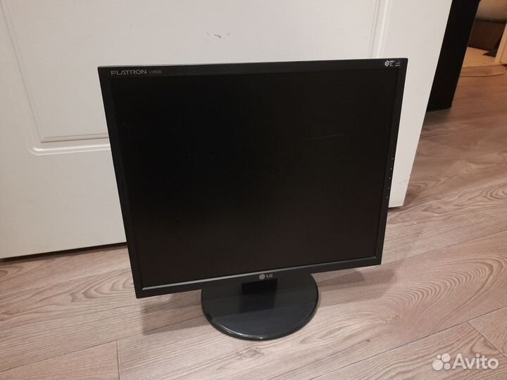 ЖК монитор 19 дюймов LG