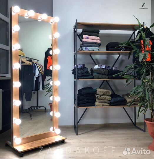 Гримерное зеркало с подсветкой