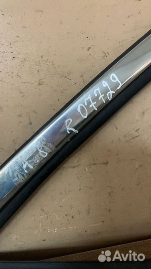 Молдинг заднего правого стекла Audi A8