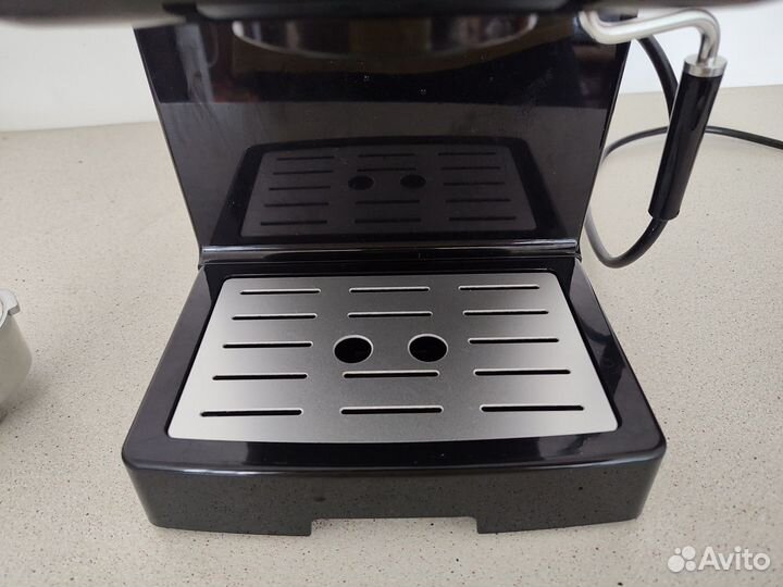 Кофеварка рожковая Binatone ECM 153