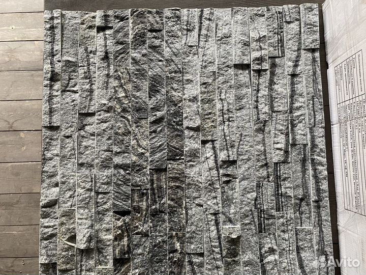 Древесный серый кварцит