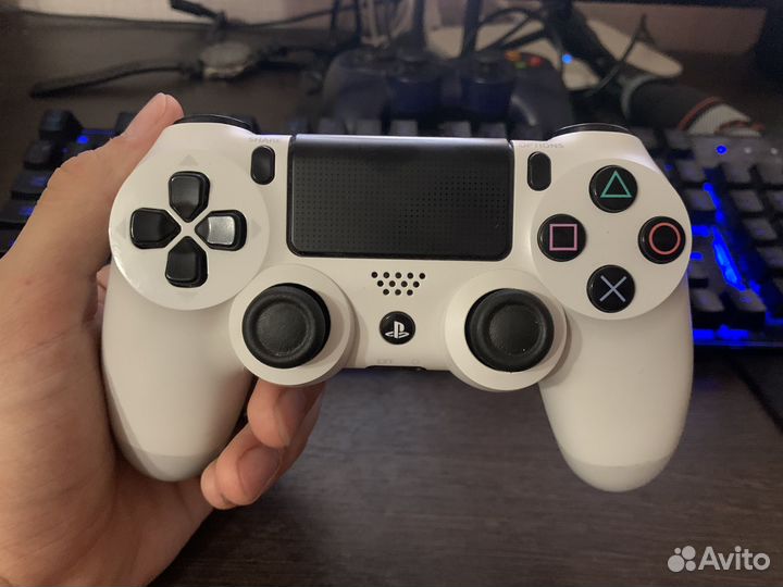 PS4 в идиальном состоянии