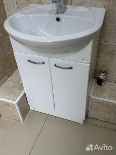 Тумба для ванной, унитаз, зеркало