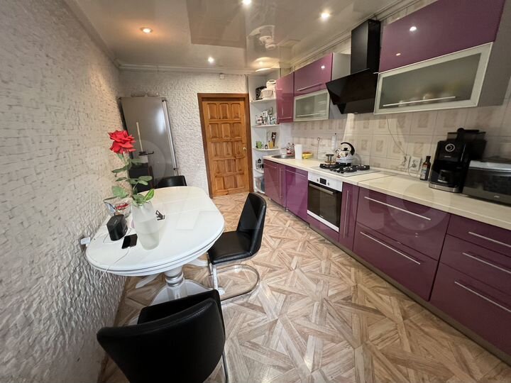 3-к. квартира, 100 м², 9/10 эт.