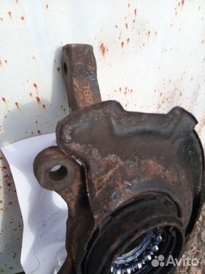 Кулак левый. Сузуки Свифт