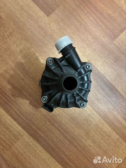 Воляная помпа BMW X6M