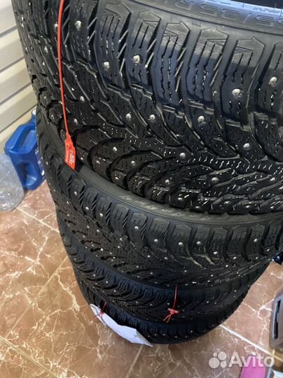 Nokian Tyres Hakkapeliitta 8 255/35 R20
