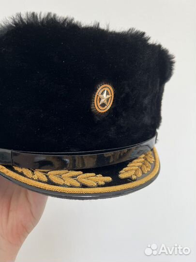 Шапка меховая с козырьком с кокардой 58