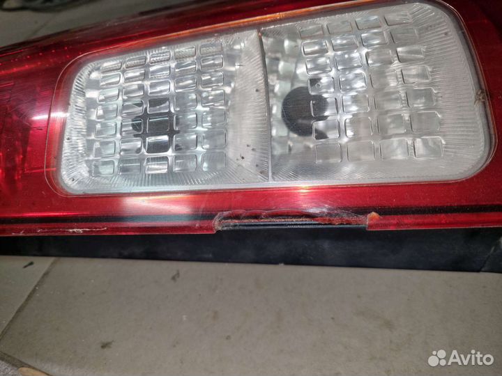 Форд фьюжн задний правый фонарь дефект