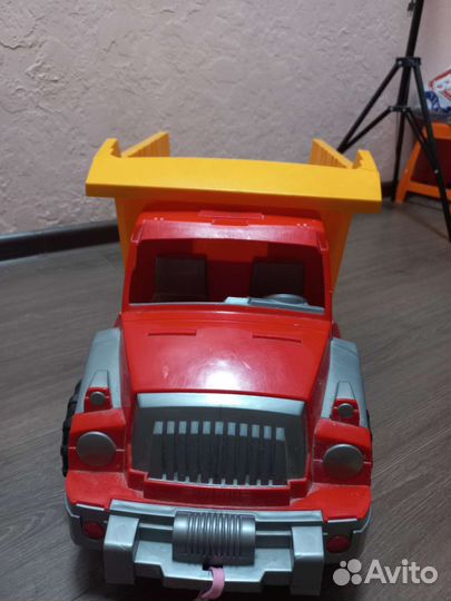 Стол и машинка(цена за всё)