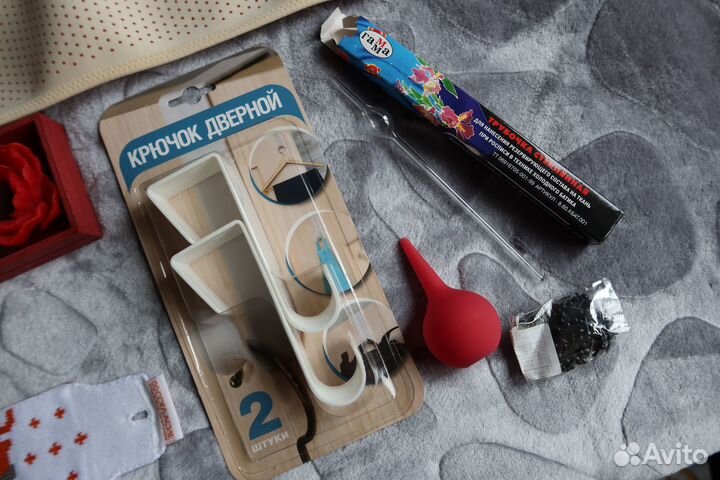 Лот из разных вещей: свечи, крючки, фигурки и др