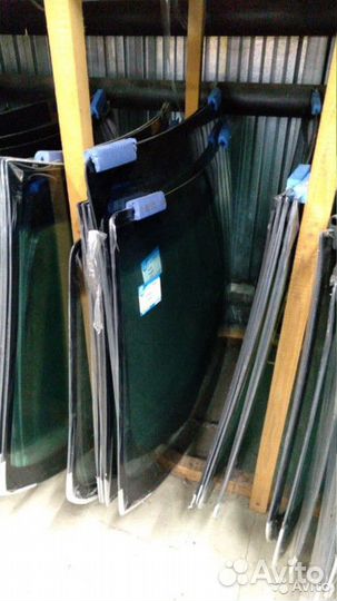 Лобовое стекло на Пежо 107 / Ситроен с1