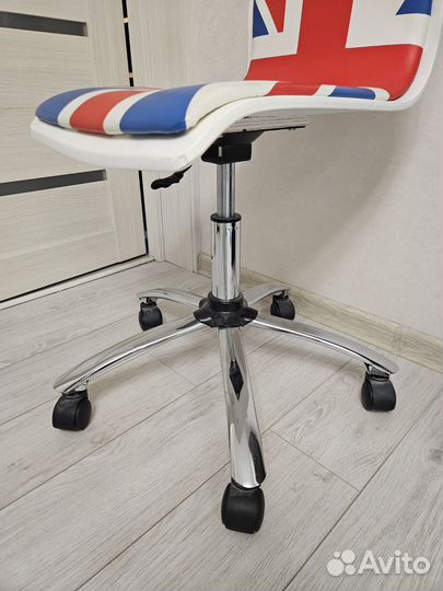 Кресло рабочее zuper britain