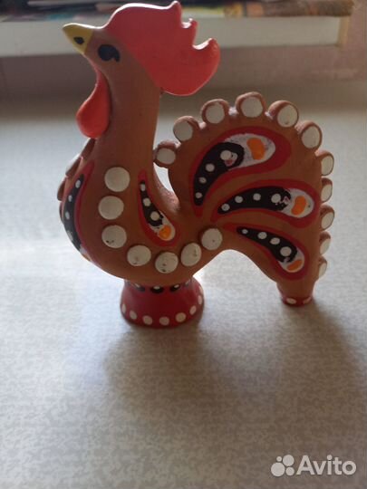 Глиняная фигура петуха из 1970 годов