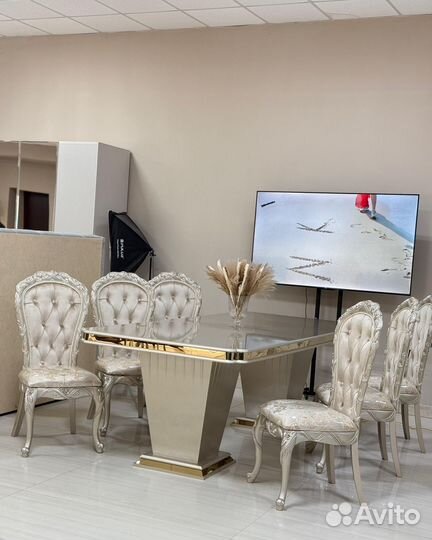 Кухонный стол и стулья