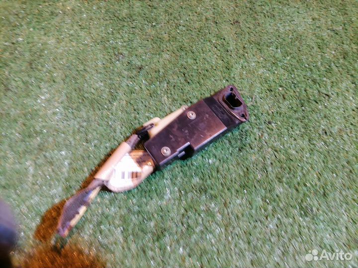 Замок лючка бензобака 9483311 Volvo V70 XC70 SW SZ