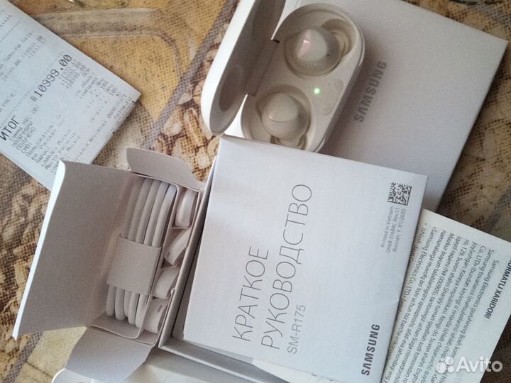 Беспроводные наушники samsung buds