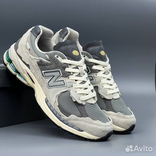 New balance 2002r