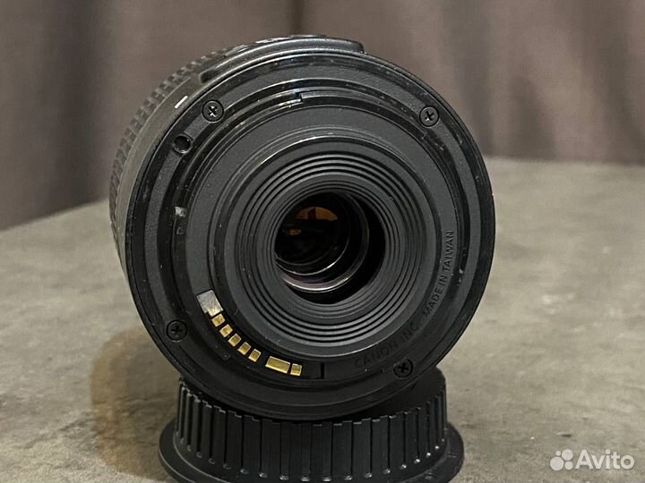 Объектив Canon EF-S 18-55mm f3,5-5,6 IS II