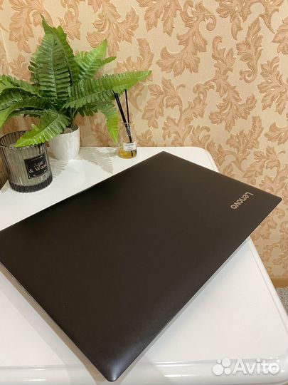 Ноутбук Lenovo