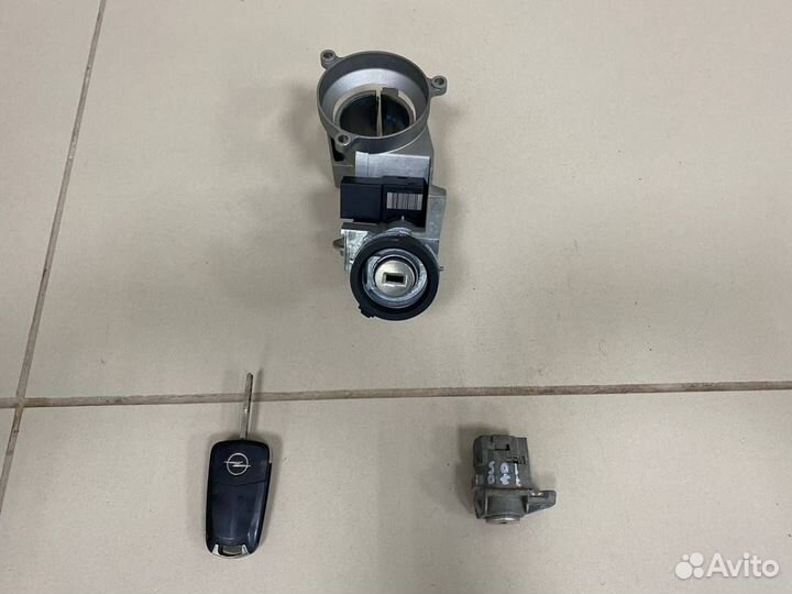 Б/У Замок зажигания (комплект) 93181730, 93181728