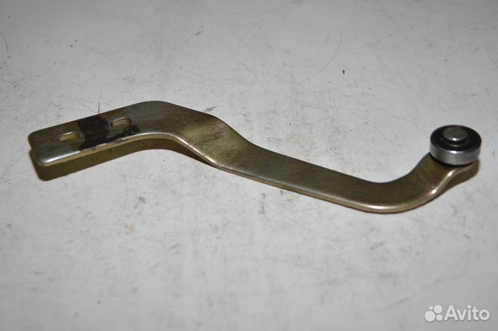 Ролик боковой двери газ 2705 нижний 2705-6426250