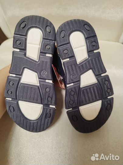 Сандалии для мальчика 27 размер новые
