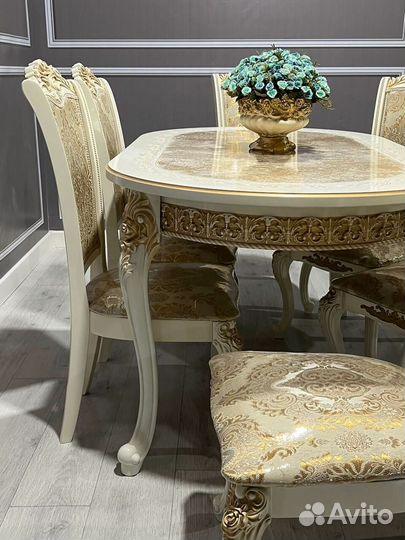 Кухонный стол и стулья комплект