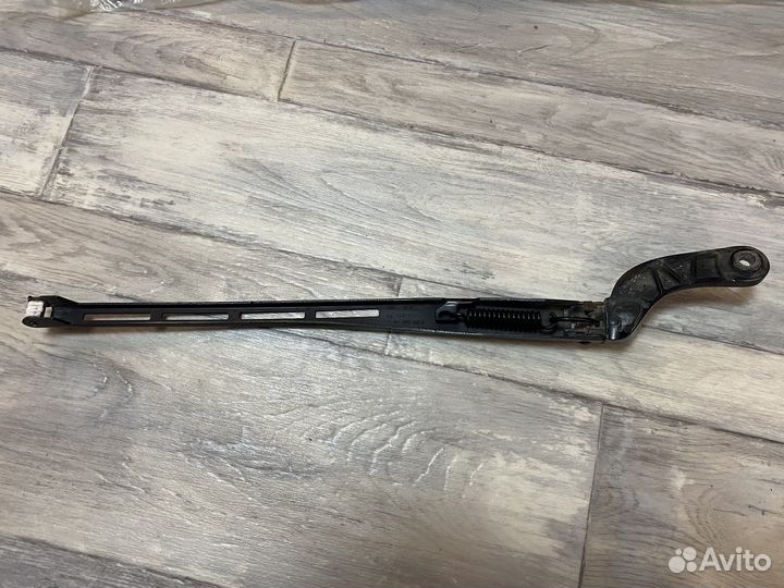 Поводок стеклоочистителя левый A6 C5(б/у)