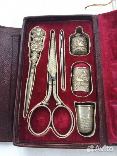 Антикварный набор для шитья