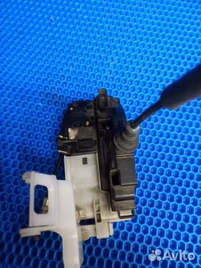 Замок двери передний левый Hyundai Sonata NF G4KC