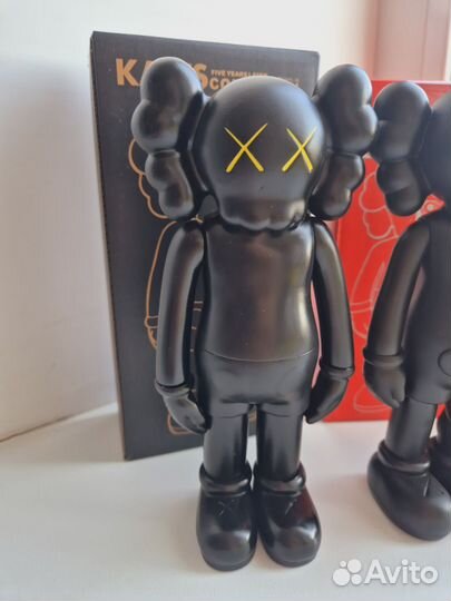 Коллекционная фигурка Kaws