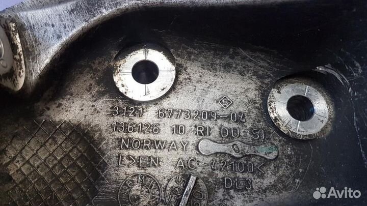 Кулак поворотный передний левый BMW 1-серия E87/E