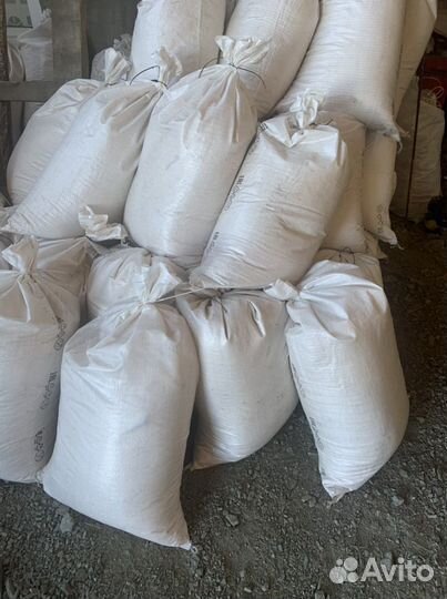 Опилки в мешках