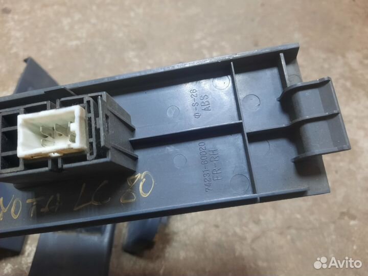 Кнопка стеклоподъемника Toyota LC 80