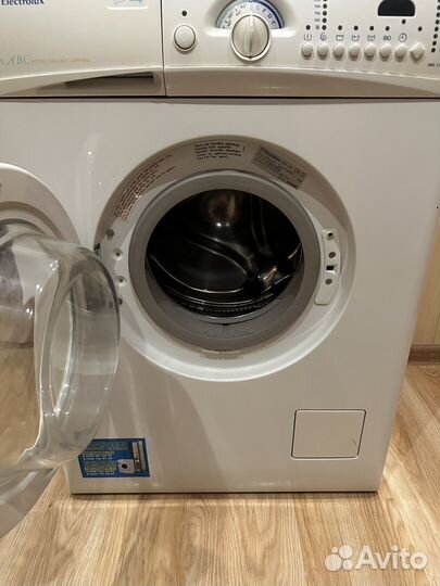 Стиральная машина Electrolux EWS 1046