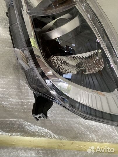 Фара левая toyota hilux 8